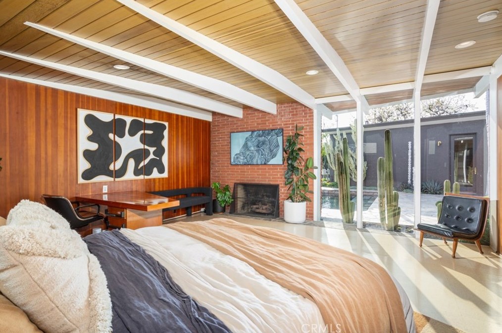 1062 Tehachapi Dr, Long Beach CA  90807-2452 exterior