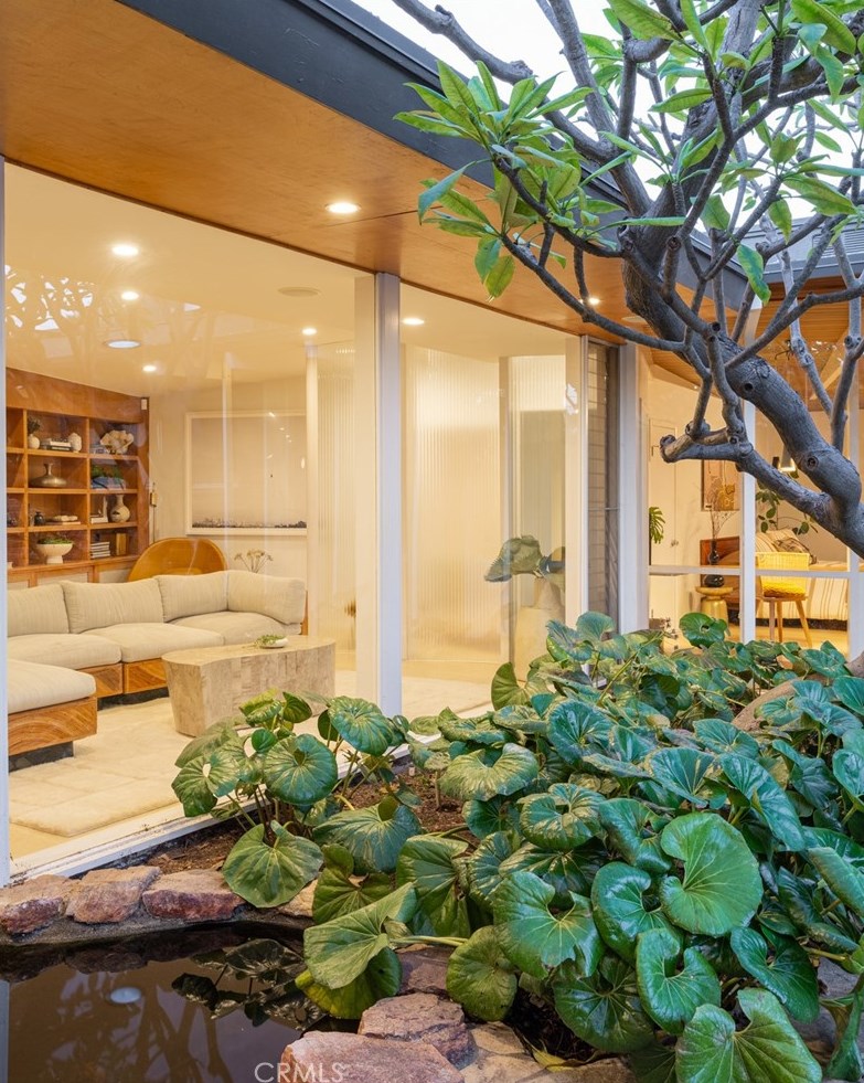 1062 Tehachapi Dr, Long Beach CA  90807-2452 exterior