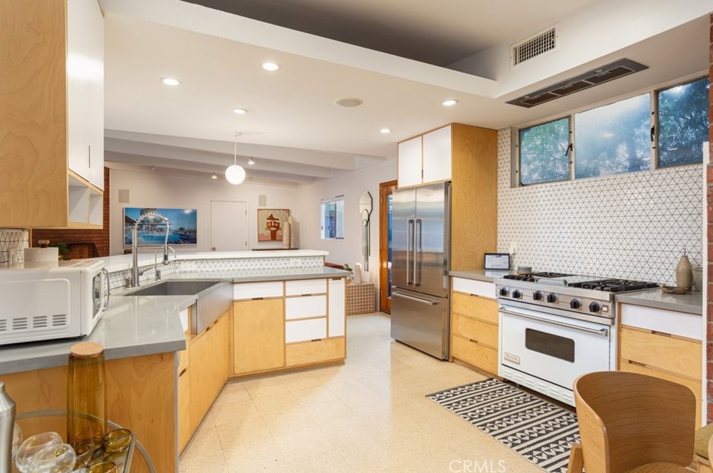 1062 Tehachapi Dr, Long Beach CA  90807-2452 exterior