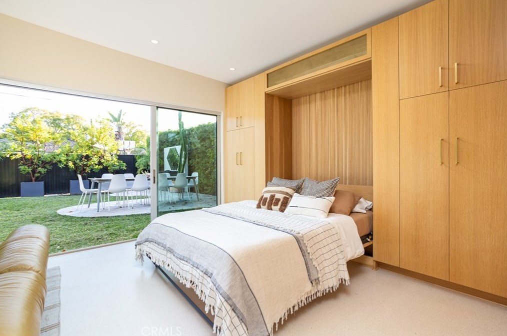 1062 Tehachapi Dr, Long Beach CA  90807-2452 exterior