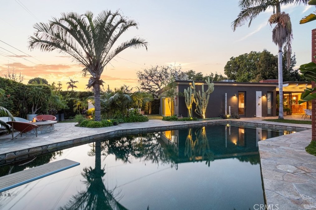 1062 Tehachapi Dr, Long Beach CA  90807-2452 exterior