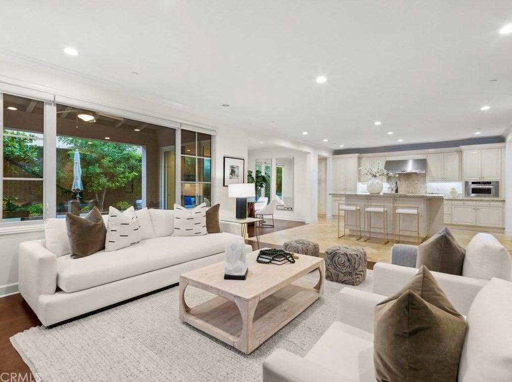 62 Livia, Irvine CA  92618-0102 exterior