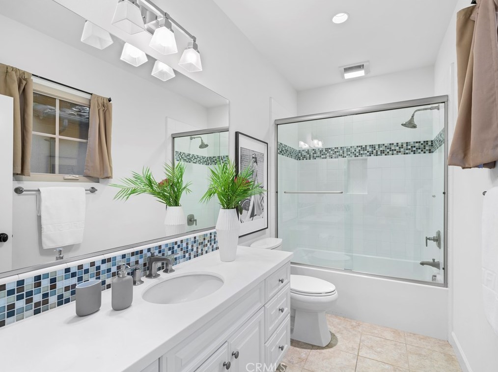 62 Livia, Irvine CA  92618-0102 exterior