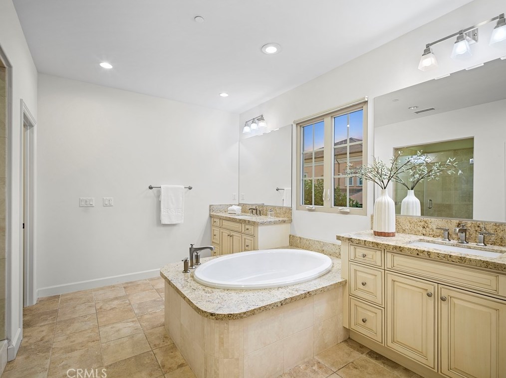 62 Livia, Irvine CA  92618-0102 exterior