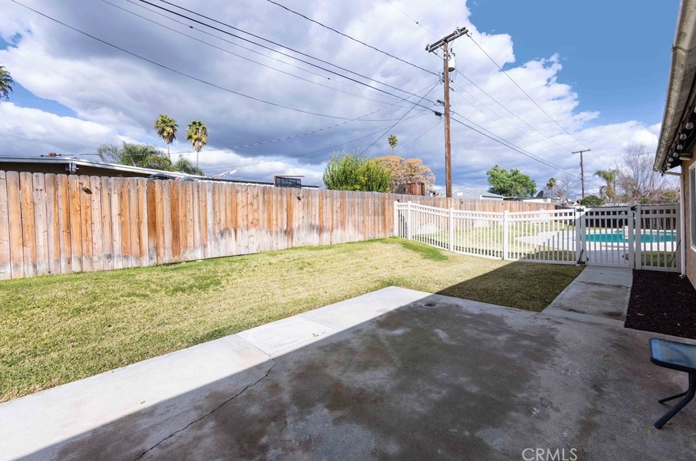 6818 Canoga Pl, Riverside CA  92504-2101 exterior