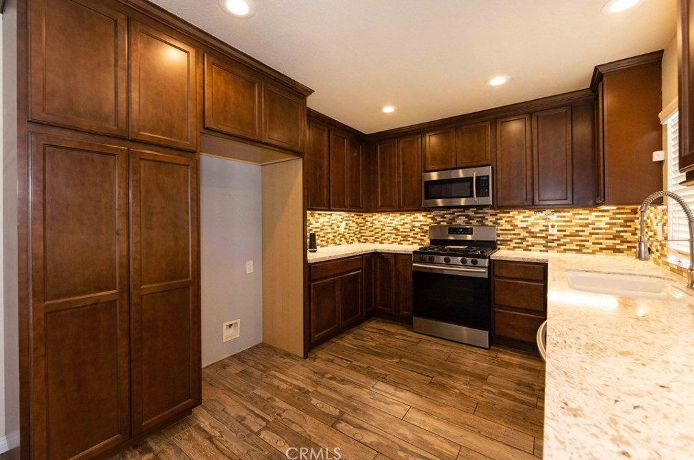 6818 Canoga Pl, Riverside CA  92504-2101 exterior
