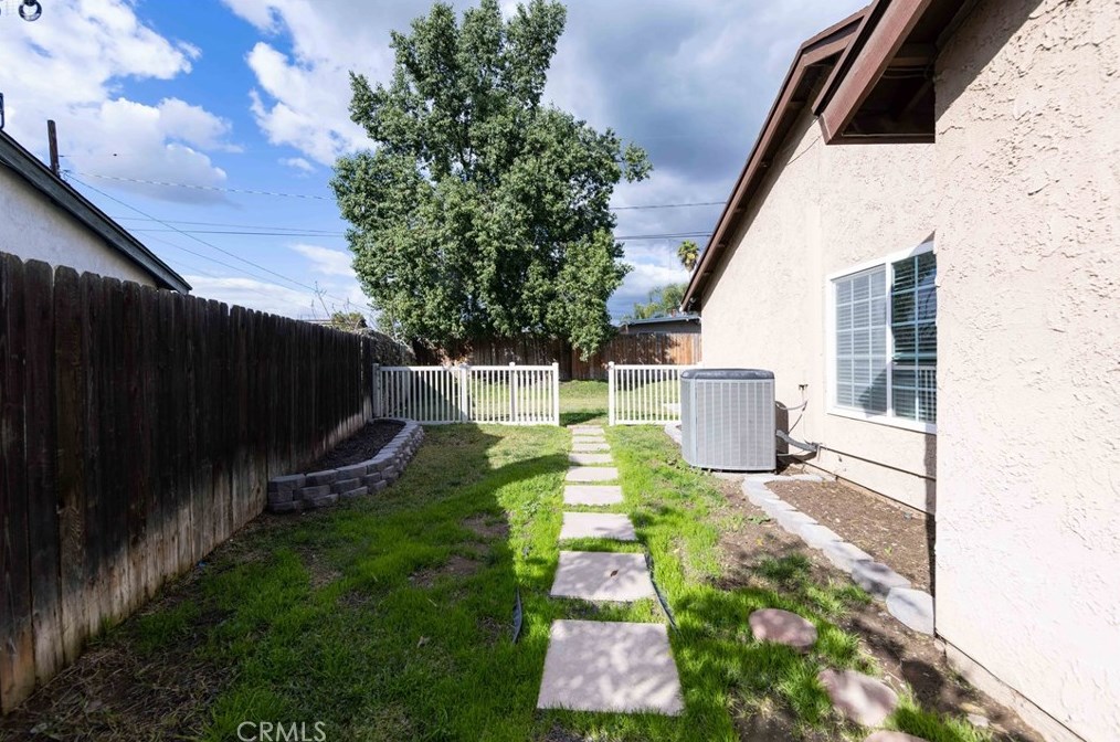 6818 Canoga Pl, Riverside CA  92504-2101 exterior