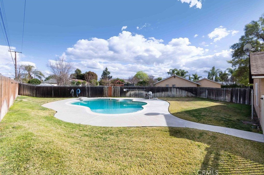 6818 Canoga Pl, Riverside CA  92504-2101 exterior
