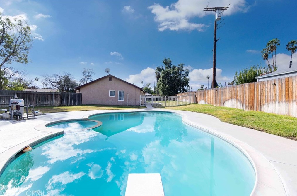 6818 Canoga Pl, Riverside CA  92504-2101 exterior