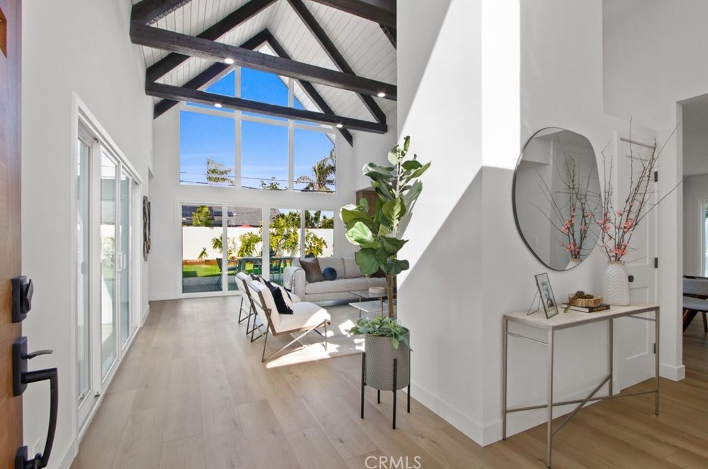 9361 Candlewood Dr, Huntington Beach CA  92646-4725 exterior