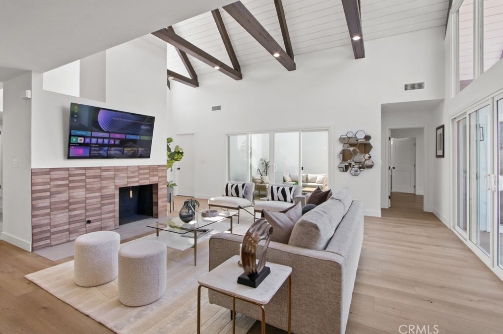 9361 Candlewood Dr, Huntington Beach CA  92646-4725 exterior