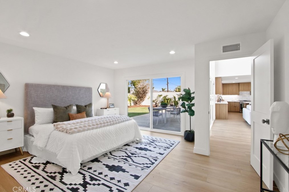 9361 Candlewood Dr, Huntington Beach CA  92646-4725 exterior