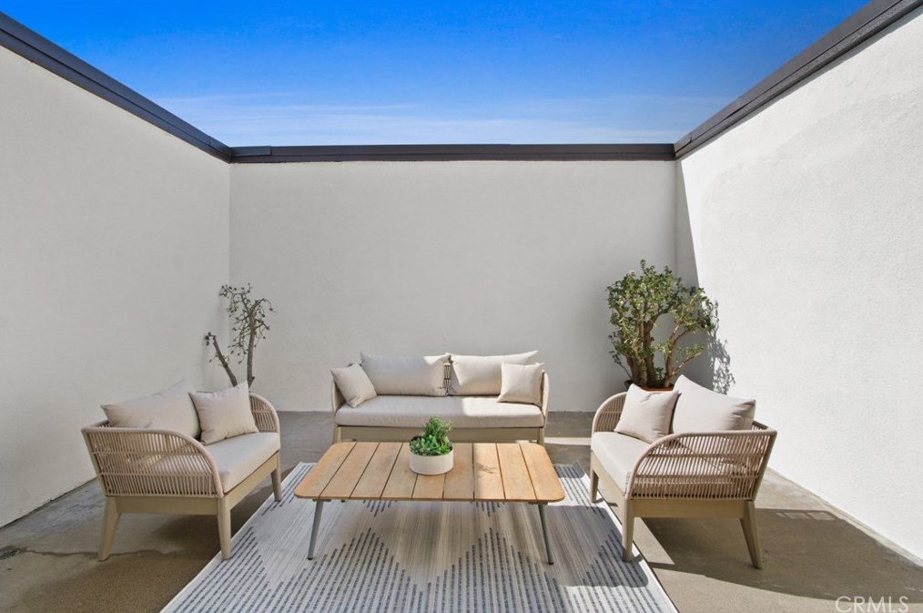 9361 Candlewood Dr, Huntington Beach CA  92646-4725 exterior