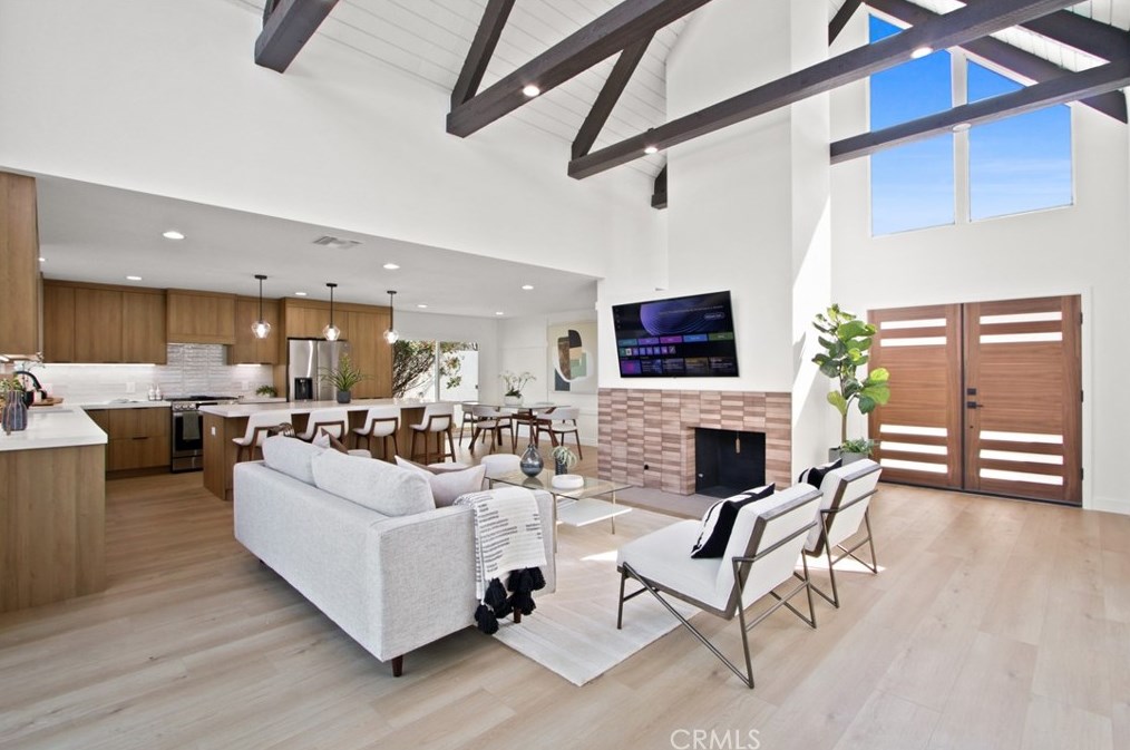 9361 Candlewood Dr, Huntington Beach CA  92646-4725 exterior