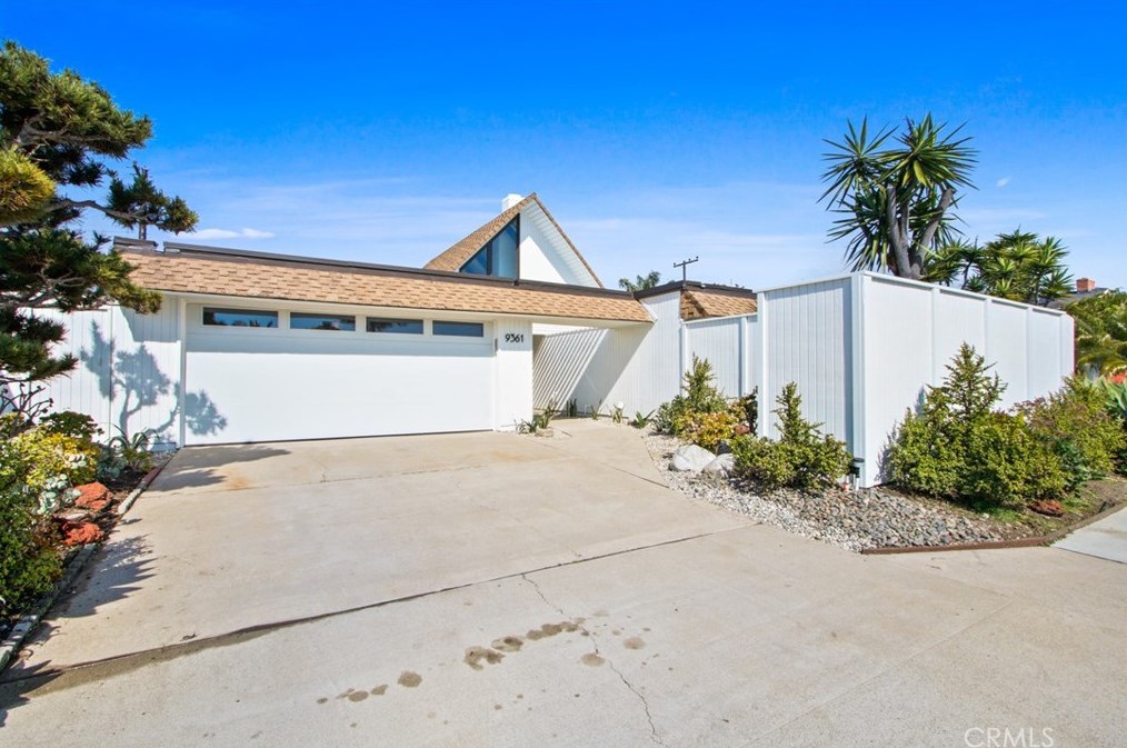 9361 Candlewood Dr, Huntington Beach CA  92646-4725 exterior
