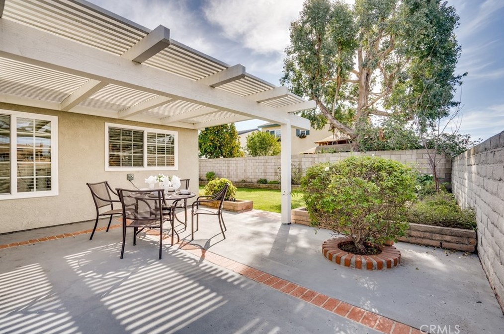 6532 Kilda Cir, Huntington Beach CA  92647-5625 exterior