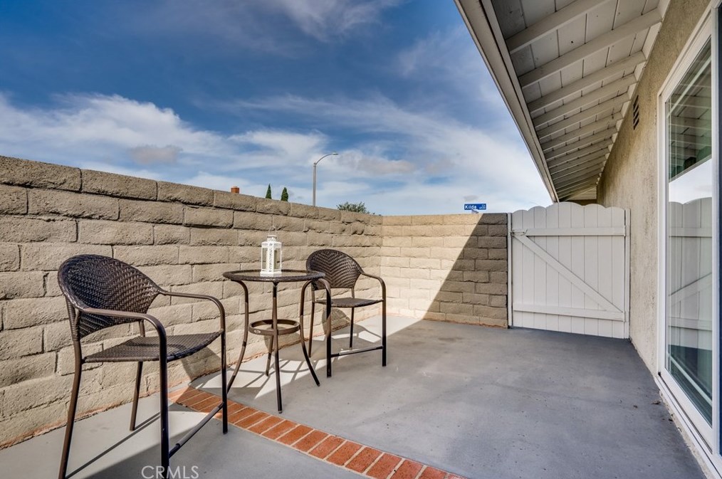 6532 Kilda Cir, Huntington Beach CA  92647-5625 exterior