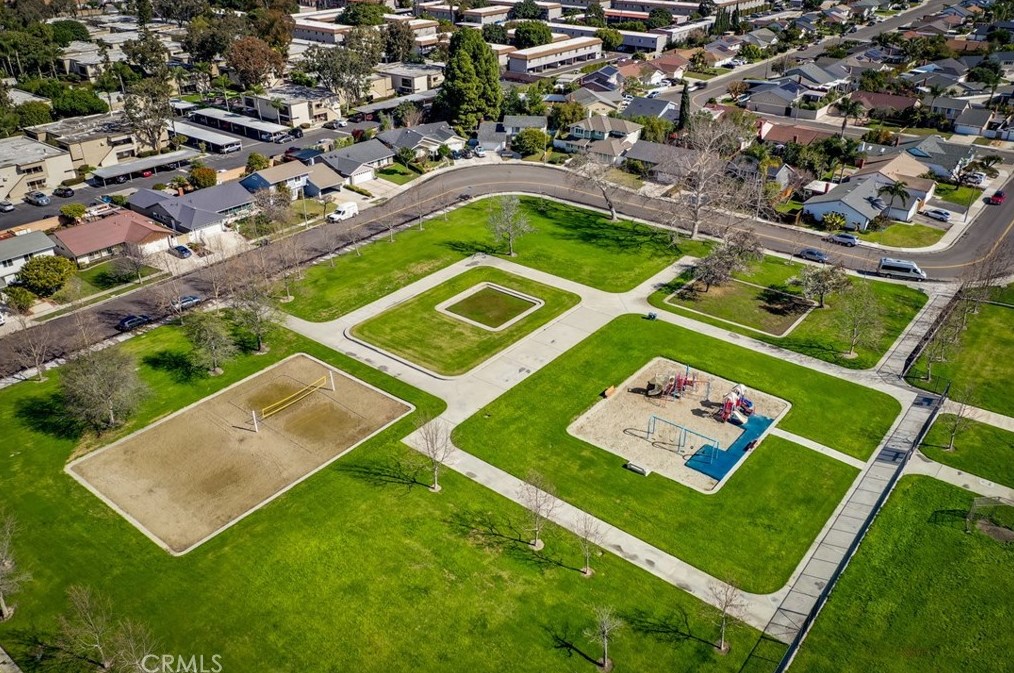 6532 Kilda Cir, Huntington Beach CA  92647-5625 exterior