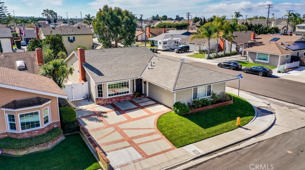 6532 Kilda Cir, Huntington Beach CA  92647-5625 exterior