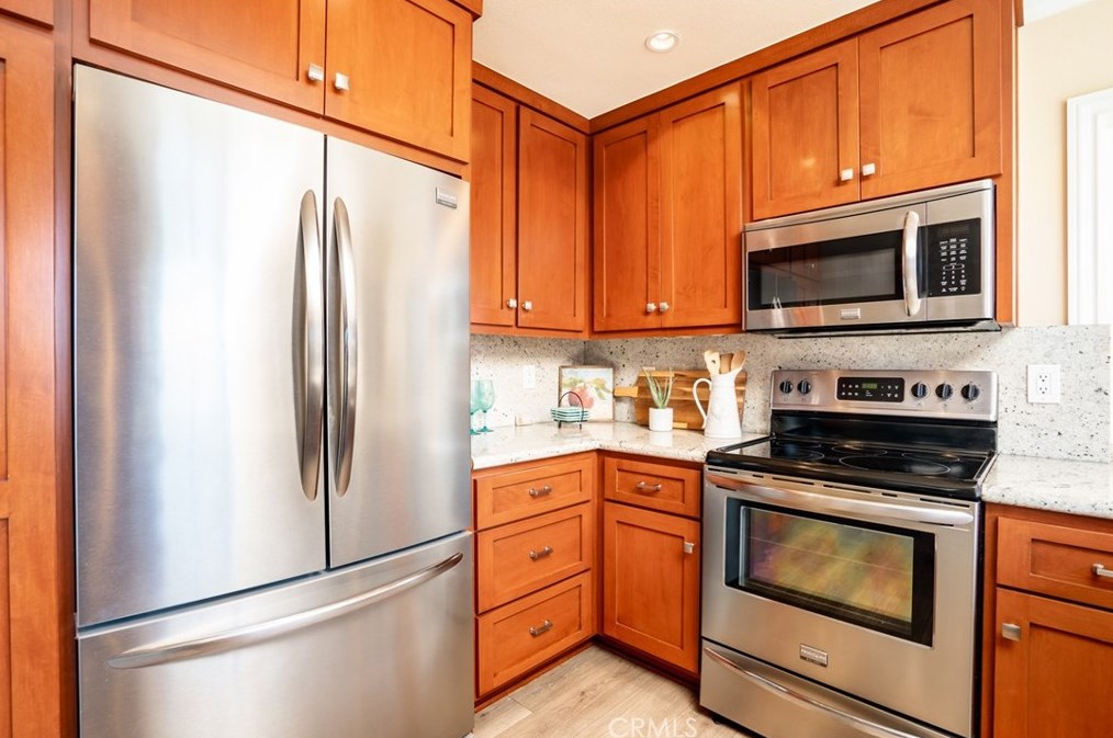 6532 Kilda Cir, Huntington Beach CA  92647-5625 exterior