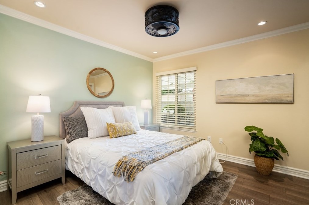6532 Kilda Cir, Huntington Beach CA  92647-5625 exterior