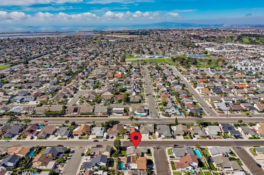 6532 Kilda Cir, Huntington Beach CA  92647-5625 exterior