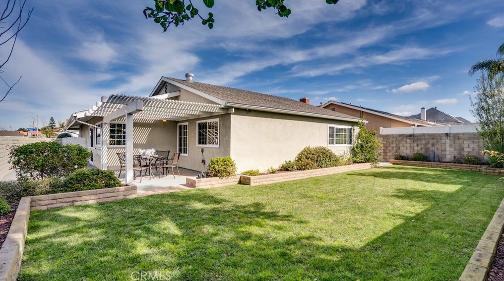 6532 Kilda Cir, Huntington Beach CA  92647-5625 exterior