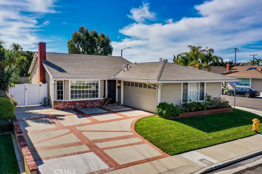 6532 Kilda Cir, Huntington Beach CA  92647-5625 exterior