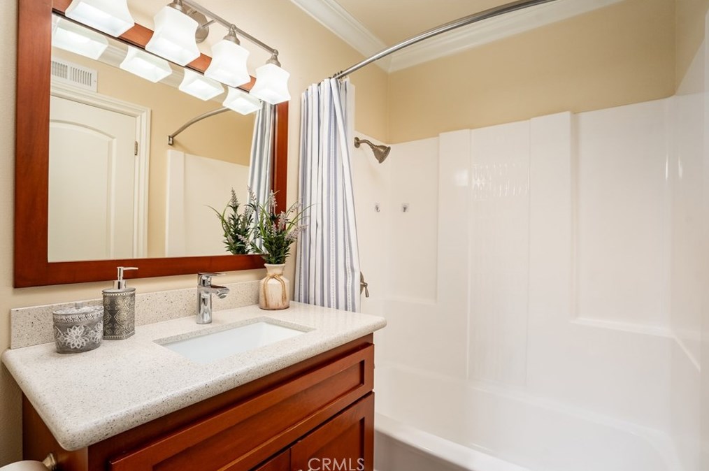 6532 Kilda Cir, Huntington Beach CA  92647-5625 exterior