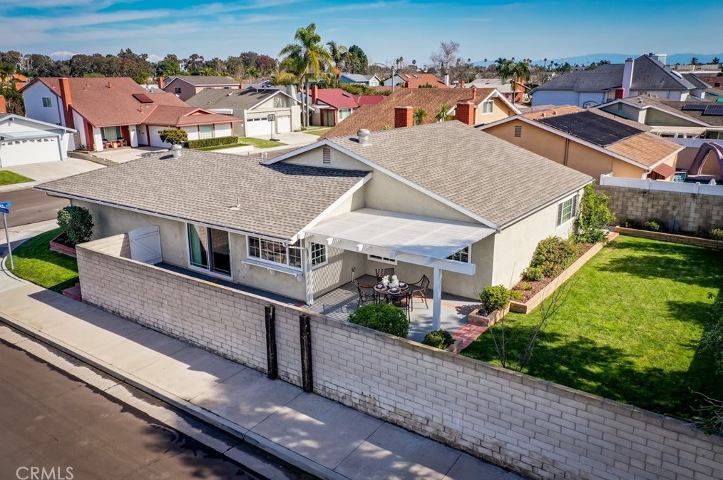 6532 Kilda Cir, Huntington Beach CA  92647-5625 exterior