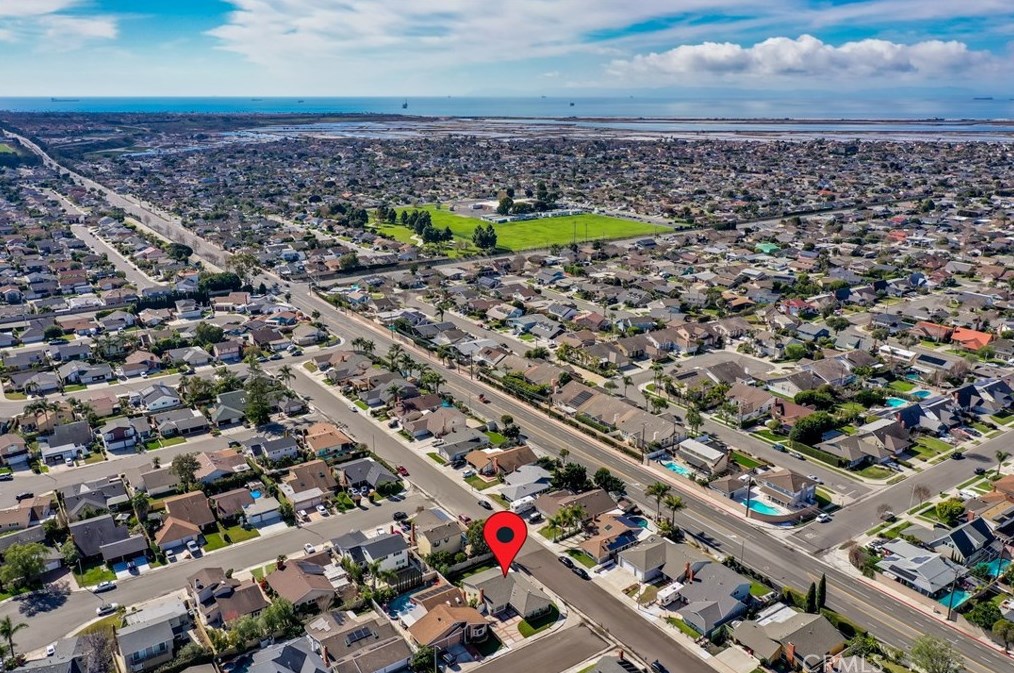 6532 Kilda Cir, Huntington Beach CA  92647-5625 exterior
