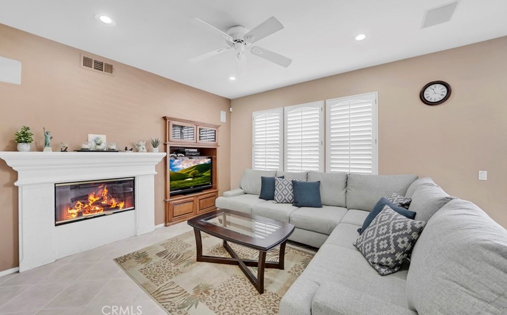 28 Moonstone, Irvine CA  92602-1610 exterior