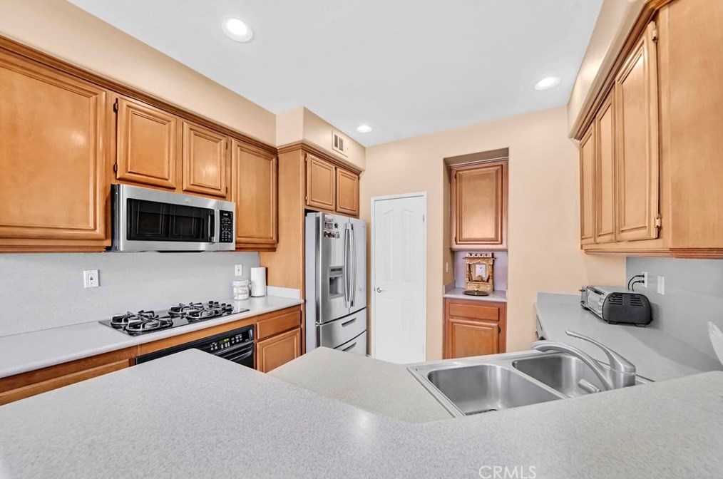 28 Moonstone, Irvine CA  92602-1610 exterior