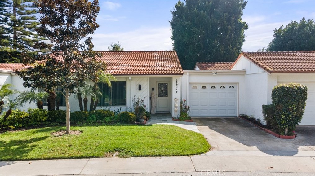 3267 San Amadeo, Laguna Beach CA  92637-8401 exterior