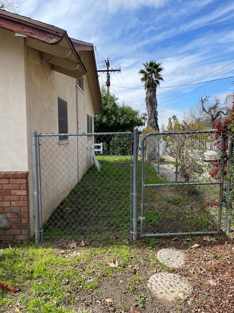 2953 Floral Ave, Riverside CA  92507-3213 exterior