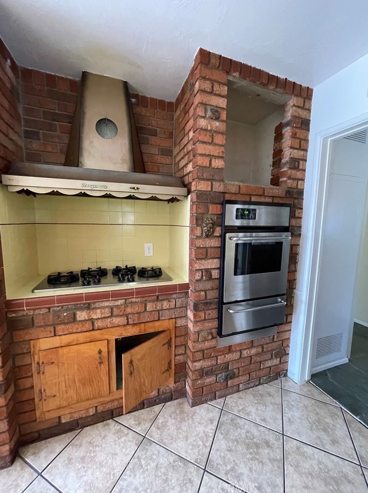 2953 Floral Ave, Riverside CA  92507-3213 exterior