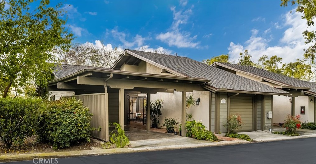 16 Montanas Sud, Irvine CA  exterior