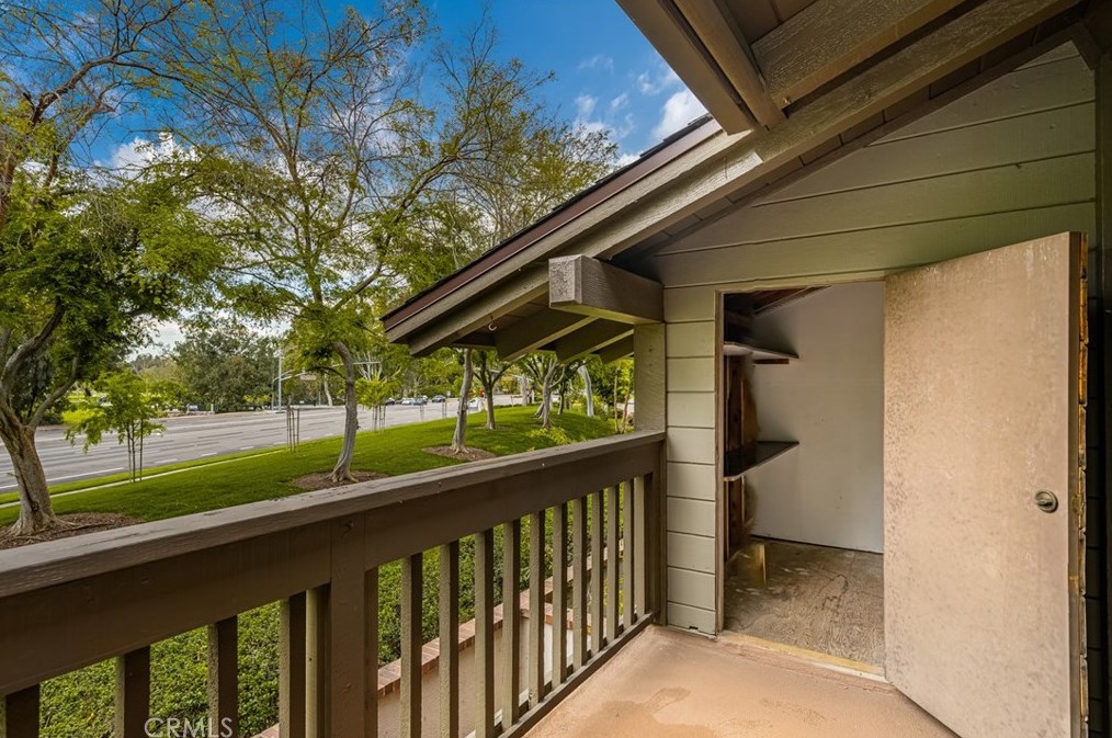 16 Montanas Sud, Irvine CA  exterior