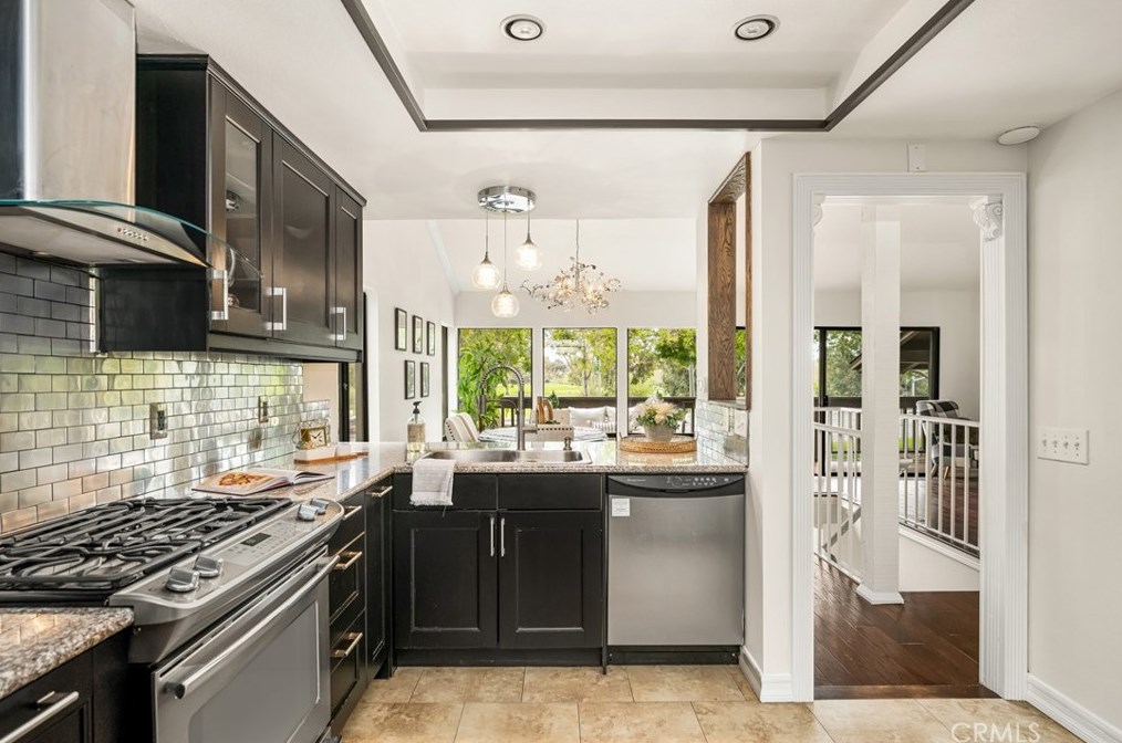 16 Montanas Sud, Irvine CA  exterior