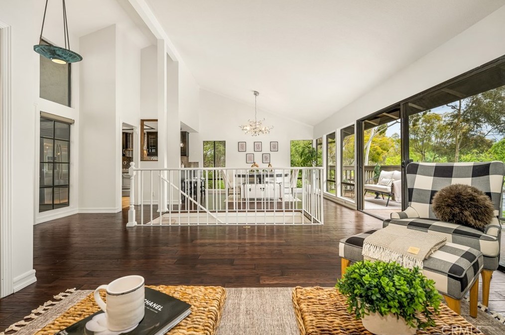 16 Montanas Sud, Irvine CA  exterior