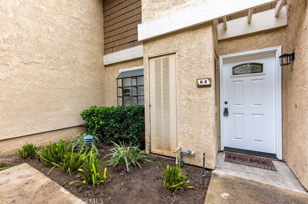 62 Lakepines, Irvine CA  92620-1916 exterior