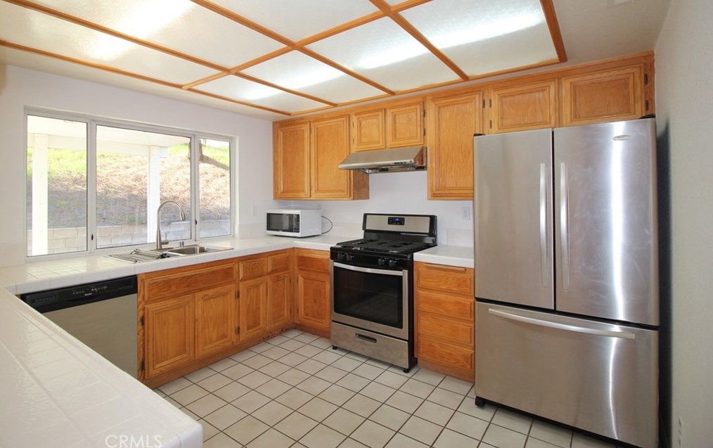 6831 Ironwood Dr, Riverside CA  92506-6517 exterior