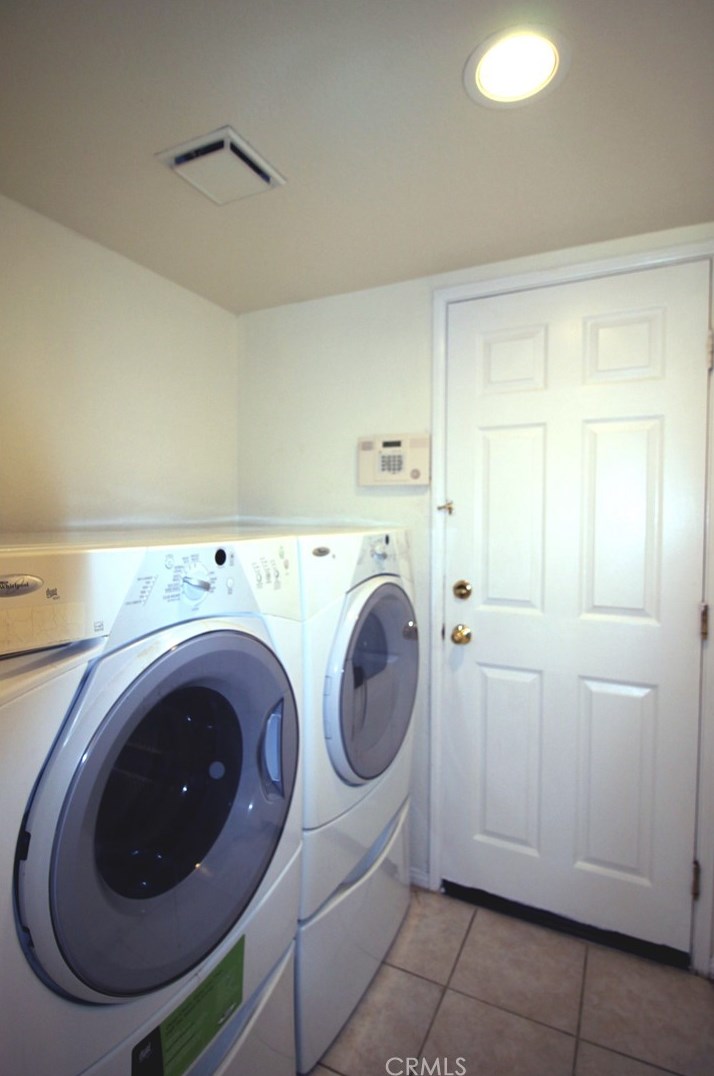 6831 Ironwood Dr, Riverside CA  92506-6517 exterior