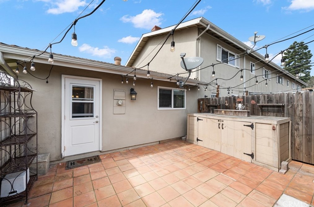 19866 Bushard St, Huntington Beach CA  92646-4027 exterior