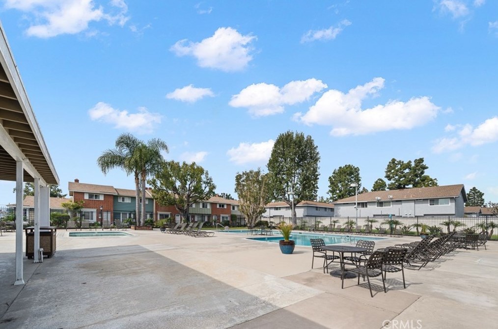 19866 Bushard St, Huntington Beach CA  92646-4027 exterior