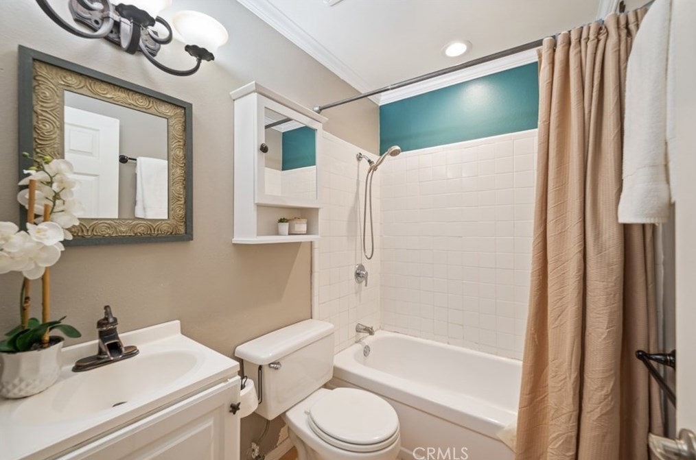 19866 Bushard St, Huntington Beach CA  92646-4027 exterior