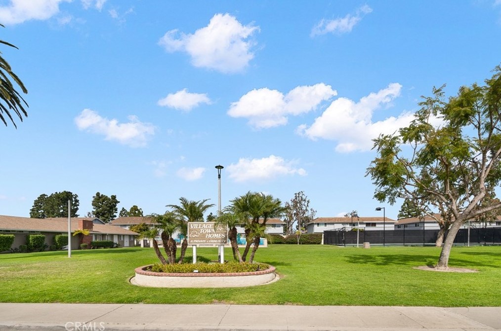 19866 Bushard St, Huntington Beach CA  92646-4027 exterior