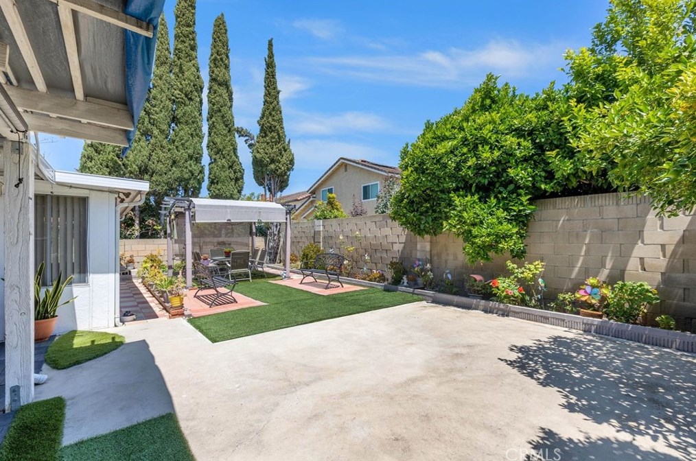 14872 Elm Ave, Irvine CA  92606-2610 exterior