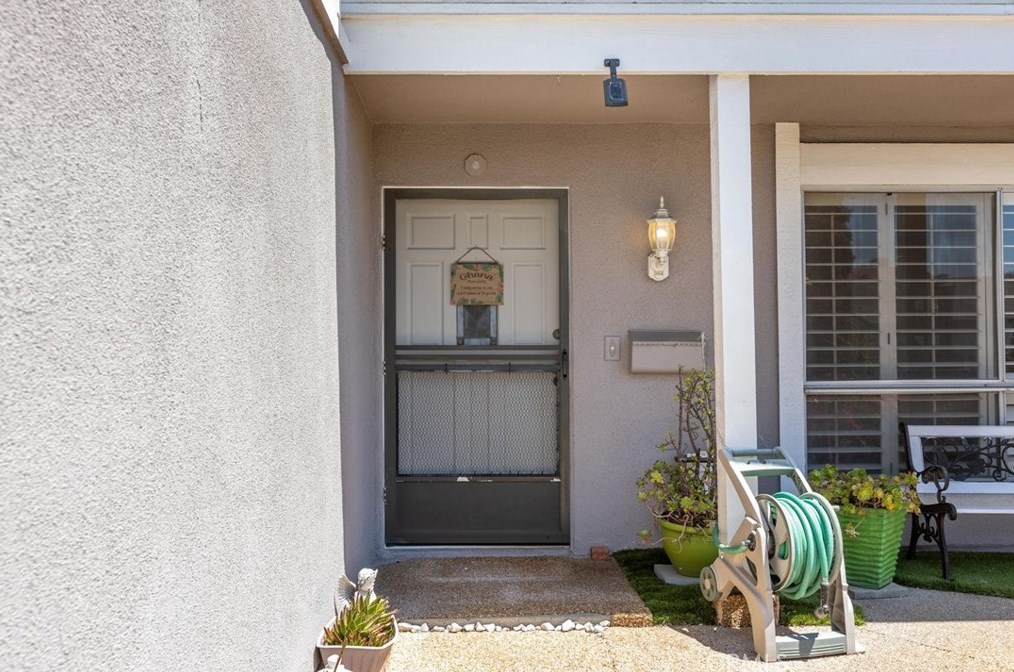 14872 Elm Ave, Irvine CA  92606-2610 exterior