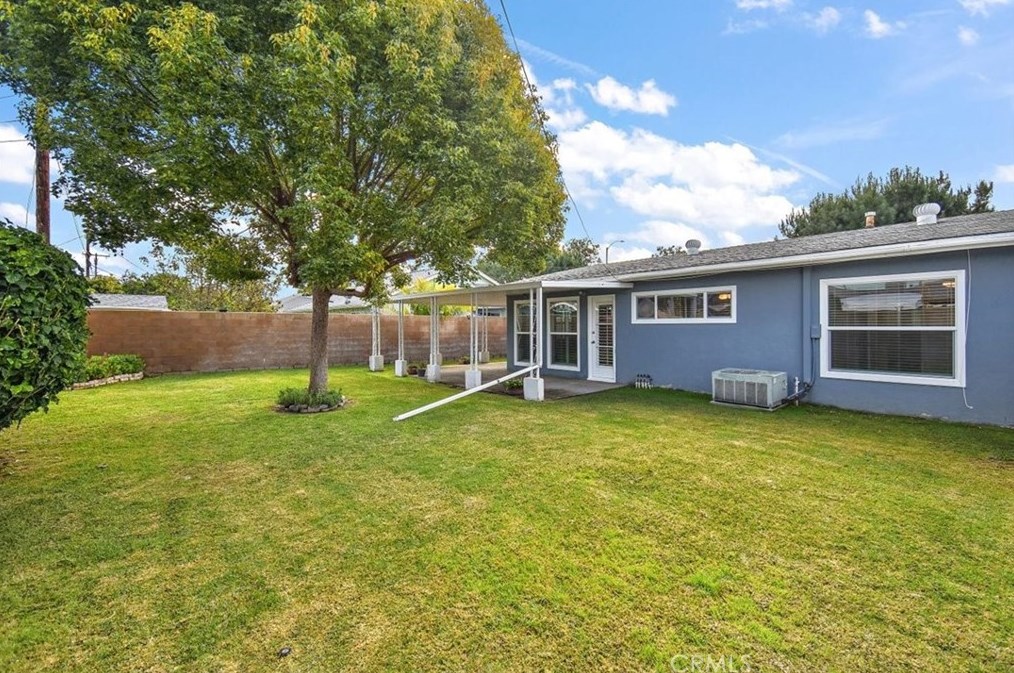 1413 Beacon Ave, Anaheim CA  92802-1717 exterior